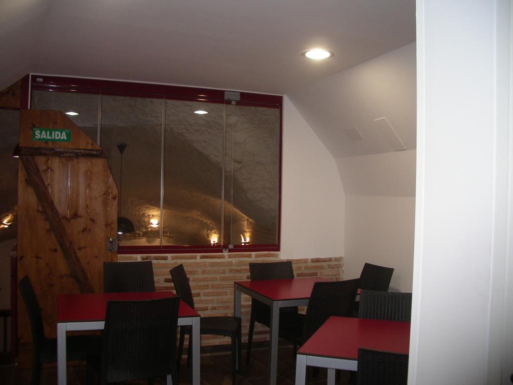 Hostel El Castillo Ариньон Экстерьер фото