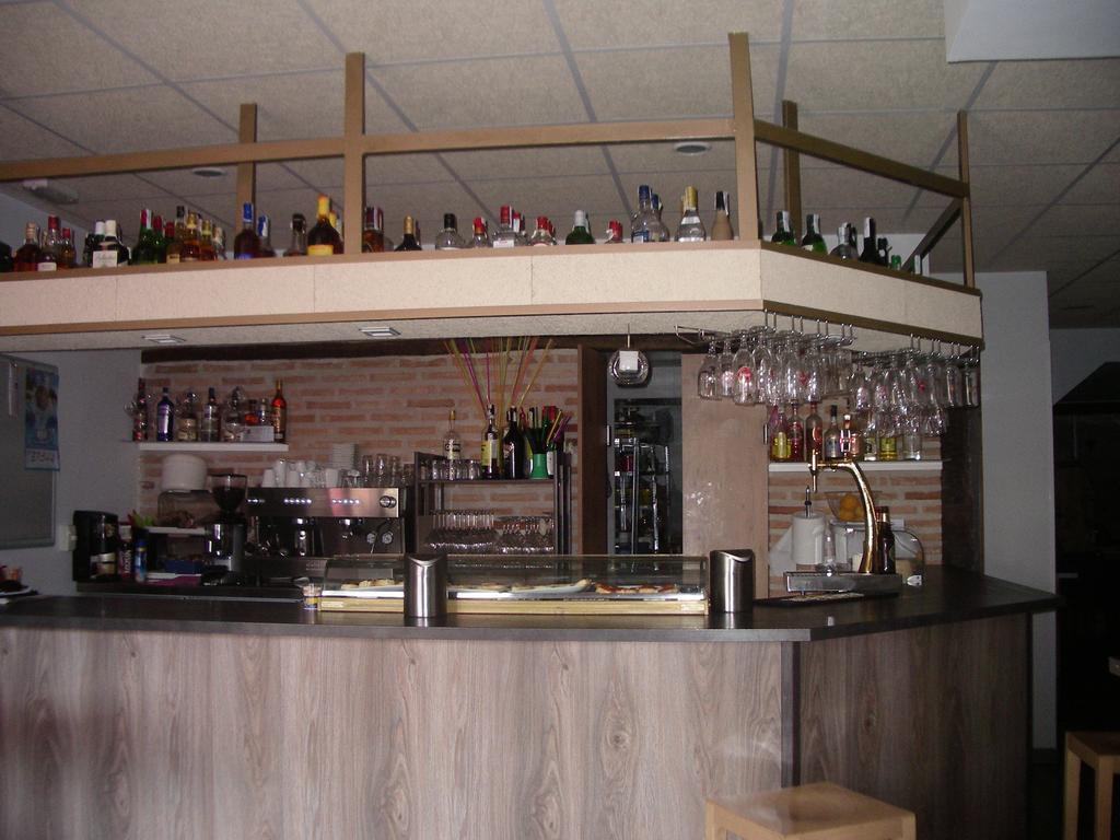 Hostel El Castillo Ариньон Экстерьер фото