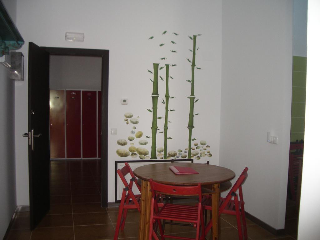 Hostel El Castillo Ариньон Экстерьер фото